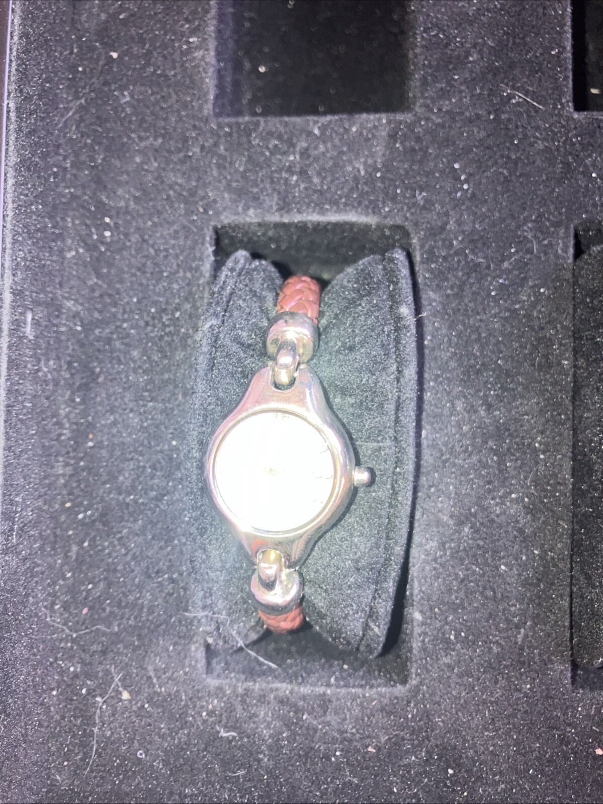 4 Lady, wrist watches preowned each will need a battery. Buyer is buying 4 Watch