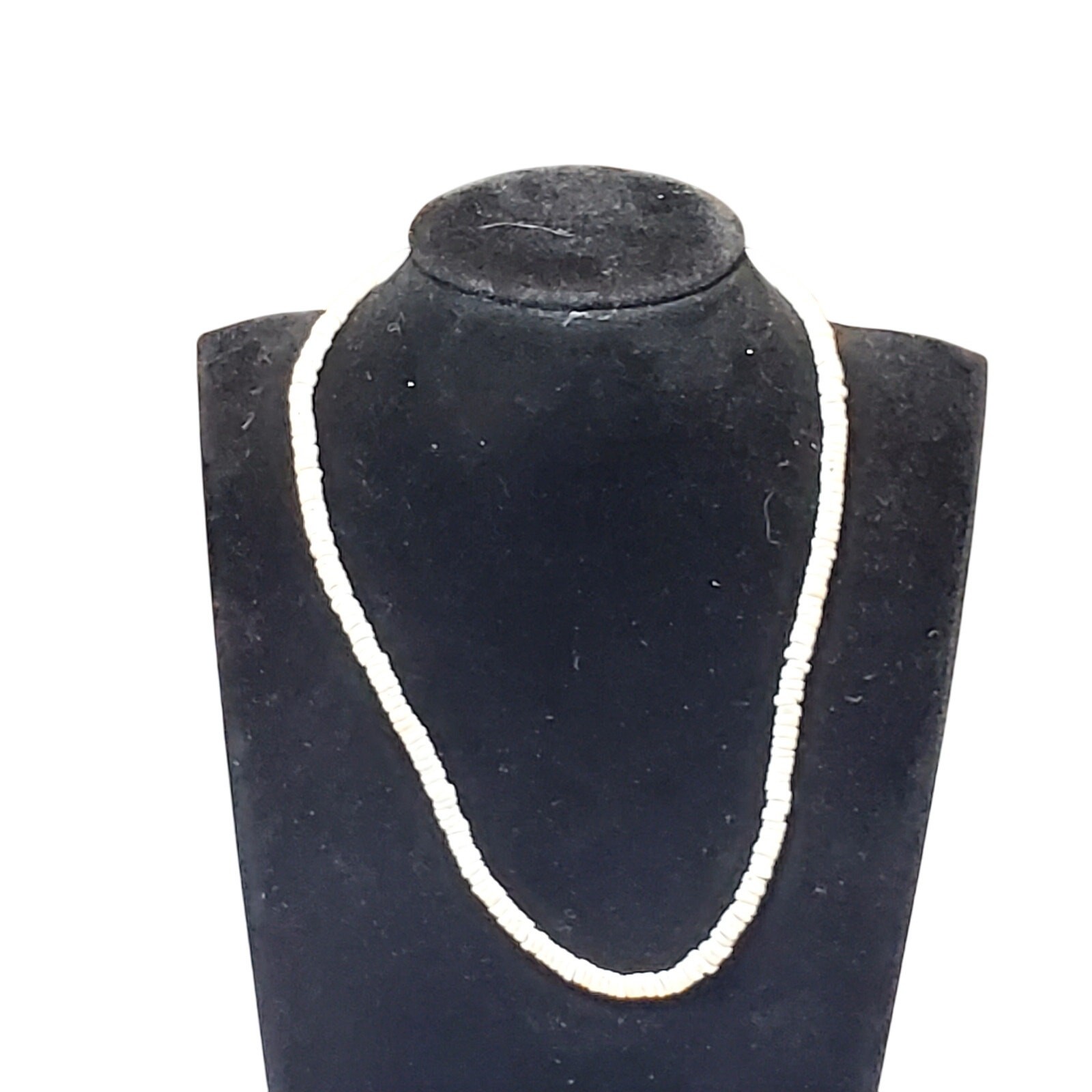 White Beaded Necklace 14″ Unsigned Barrel Closure Retro