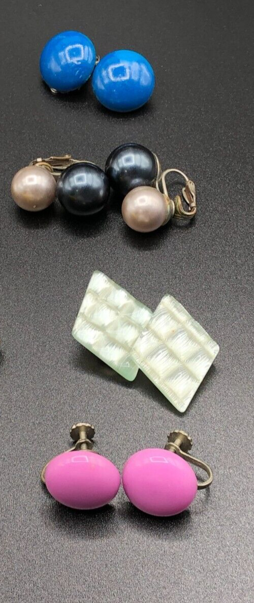 Vtg Lot 17 Pair Plastic Clip, Screw Back & Pierced Earrings Colorful Retro Fun