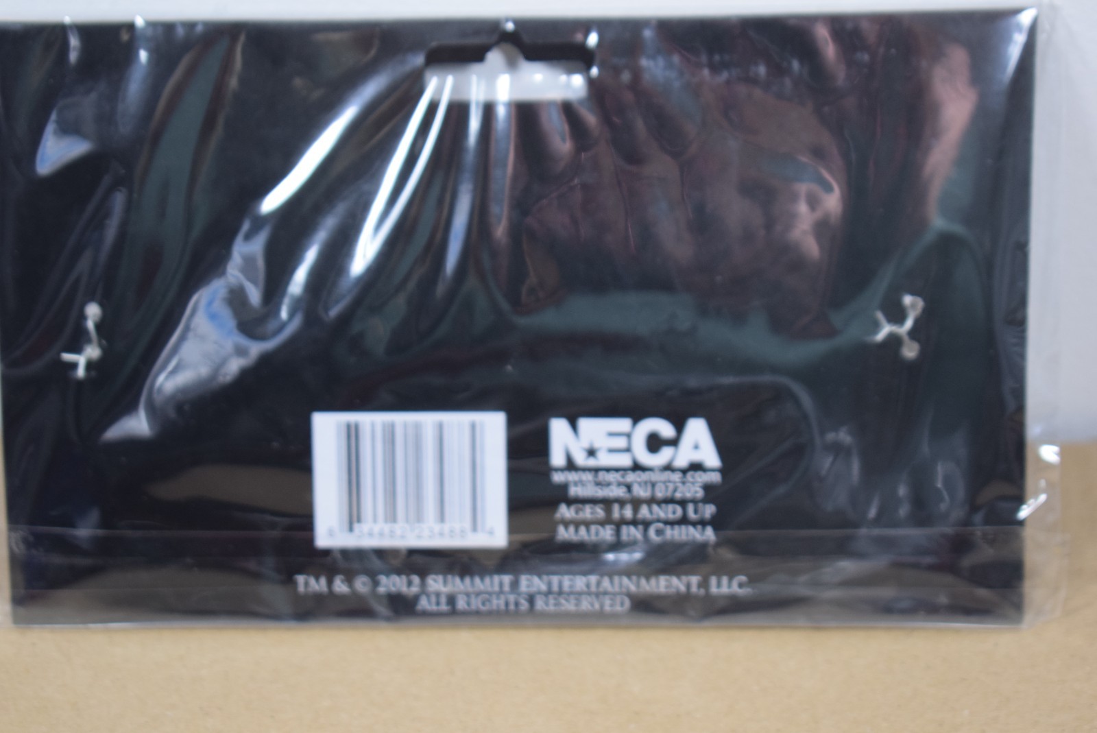 NECA TWILIGHT SAGA Breaking Dawn Part 2 BELLA’S WOLF & HEART BRACELET