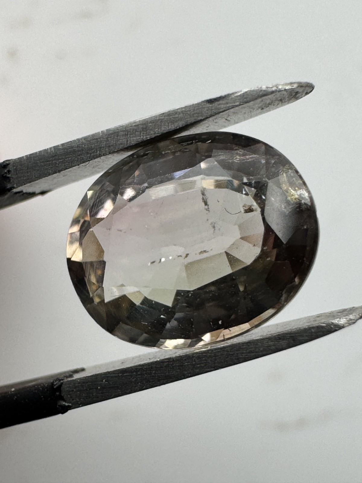 TOURMALINE. Green with Pink Overtone. Oval, VSI. 9.5×7.6 mm, 2.398 Carats.