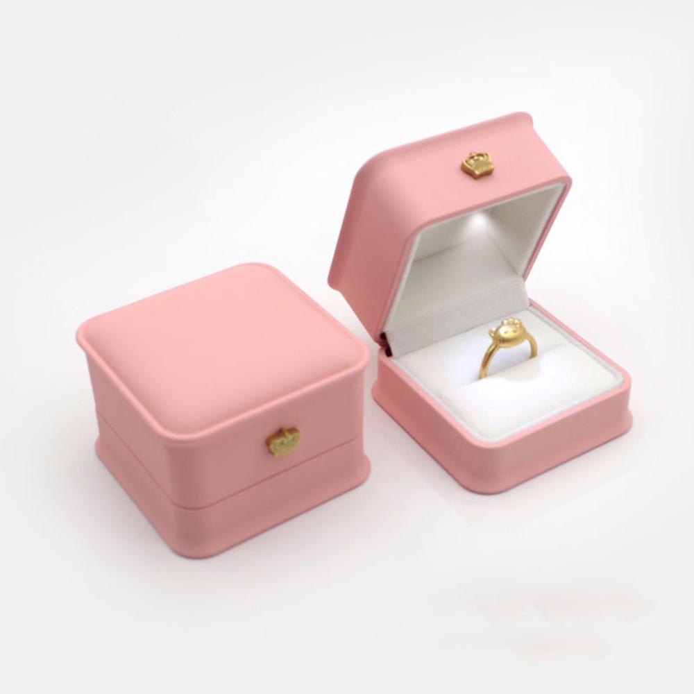 LED Ring Box Luxury Velvet Proposal Engagement Wedding Jewelry Gift Case Light