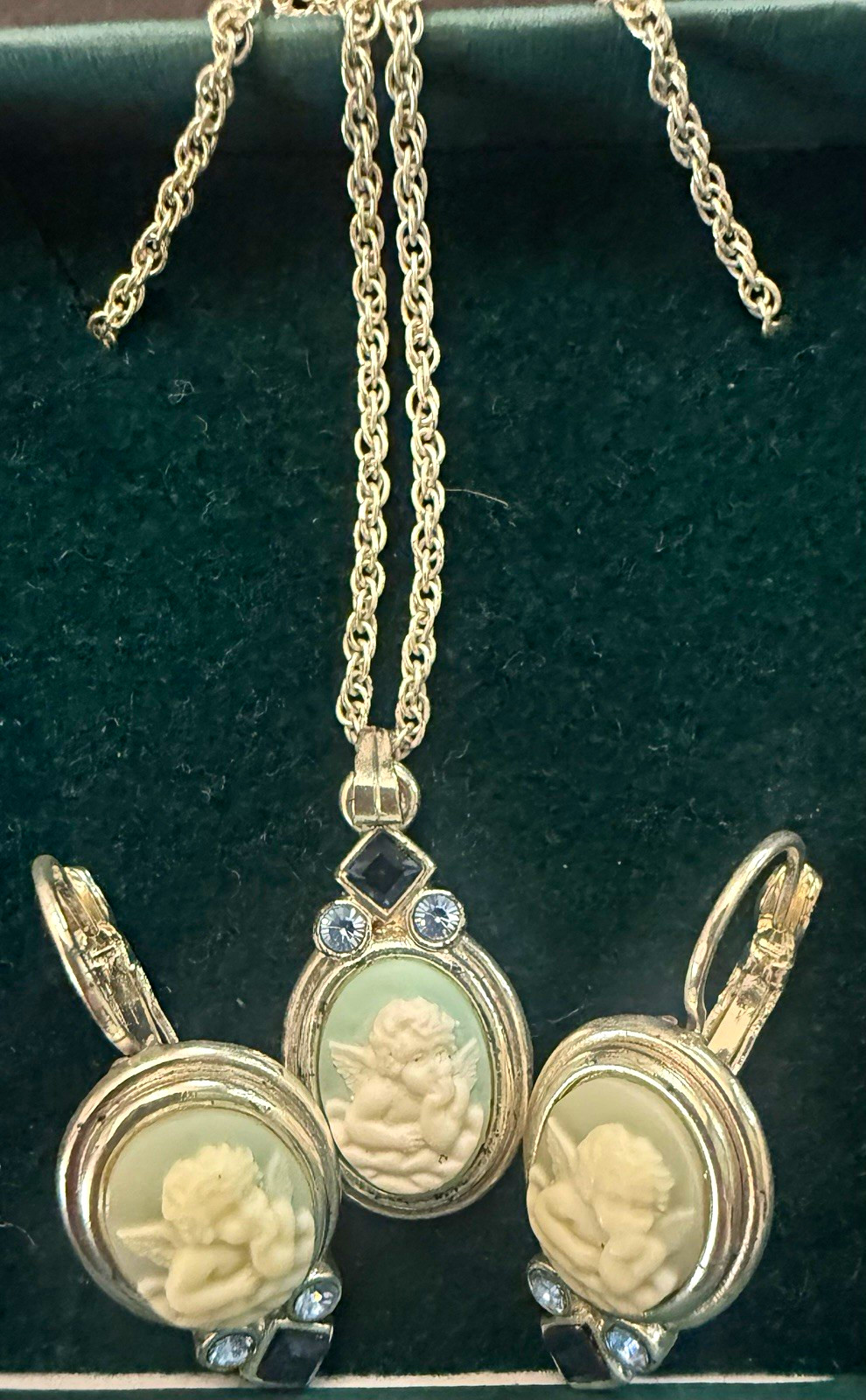Silver Tone Cameo Style Jewelry Set Necklace Pendant Earrings Blue Crystal