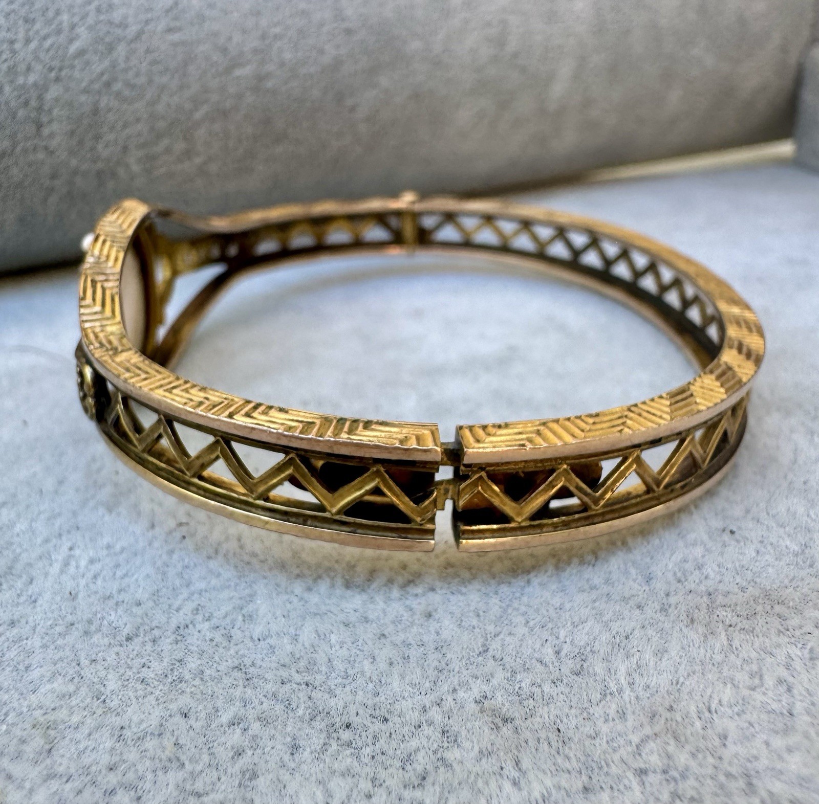 Antique Victorian Gold Filled Shell Cameo Hinged Bangle Bracelet – R&F