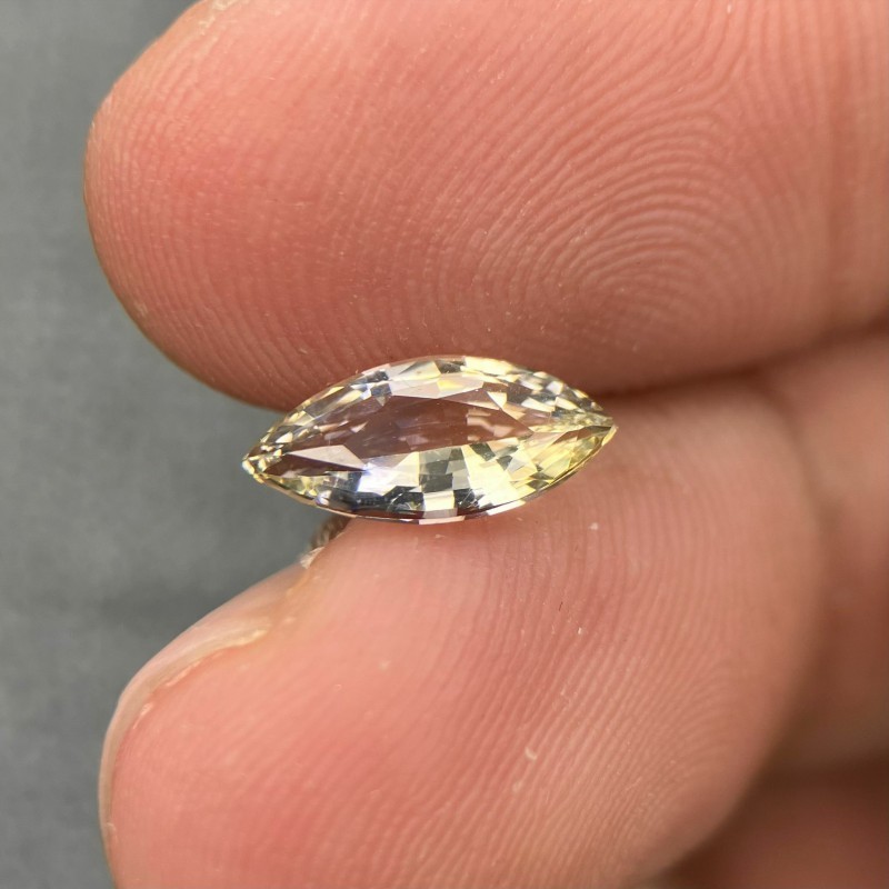 1.35 Cts CERTIFIED!!| natural loose|Sapphire | Yellow | Marquise Shape | Stepcut