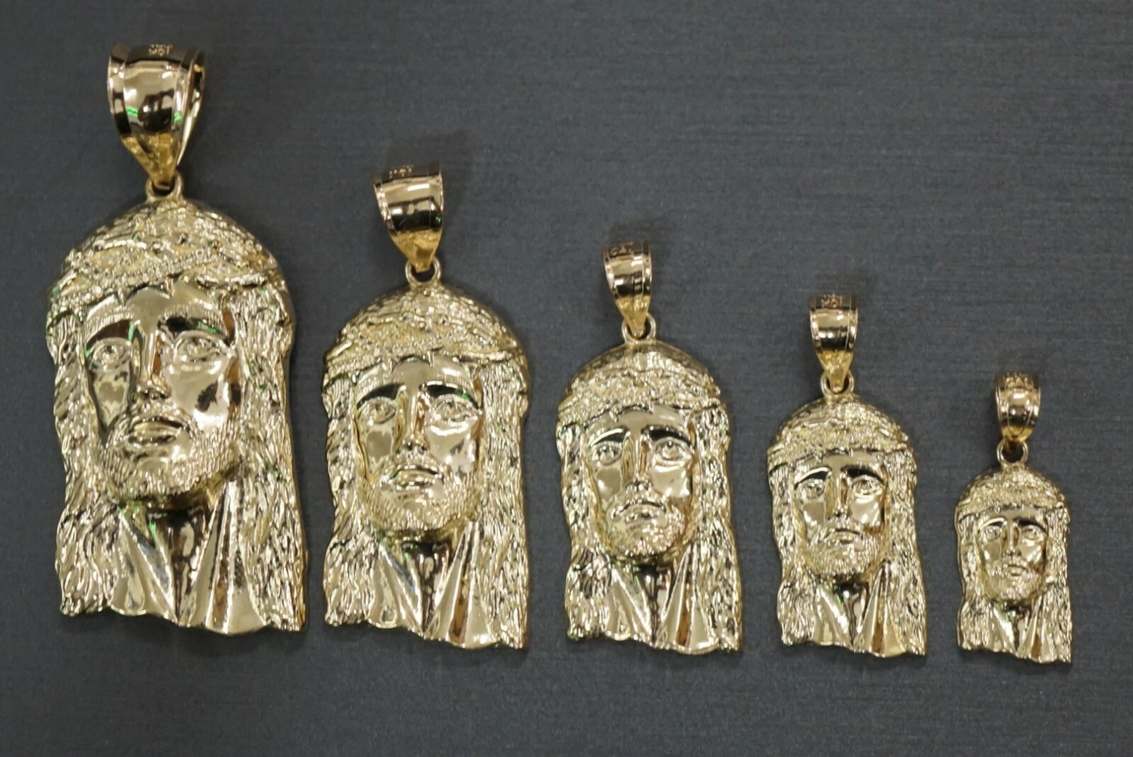 10K Solid Yellow Gold Polished Jesus Head Face Charm Pendant. Men Women Children