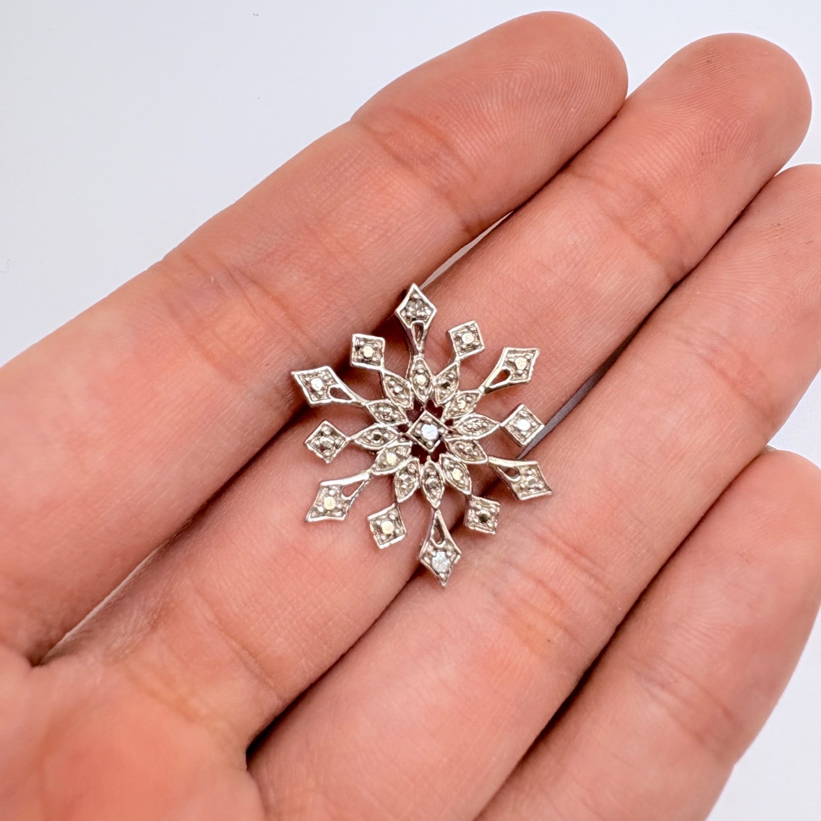 Illusion Stone Snowflake Pendant Sterling Silver 925 Size 0.75″ Length