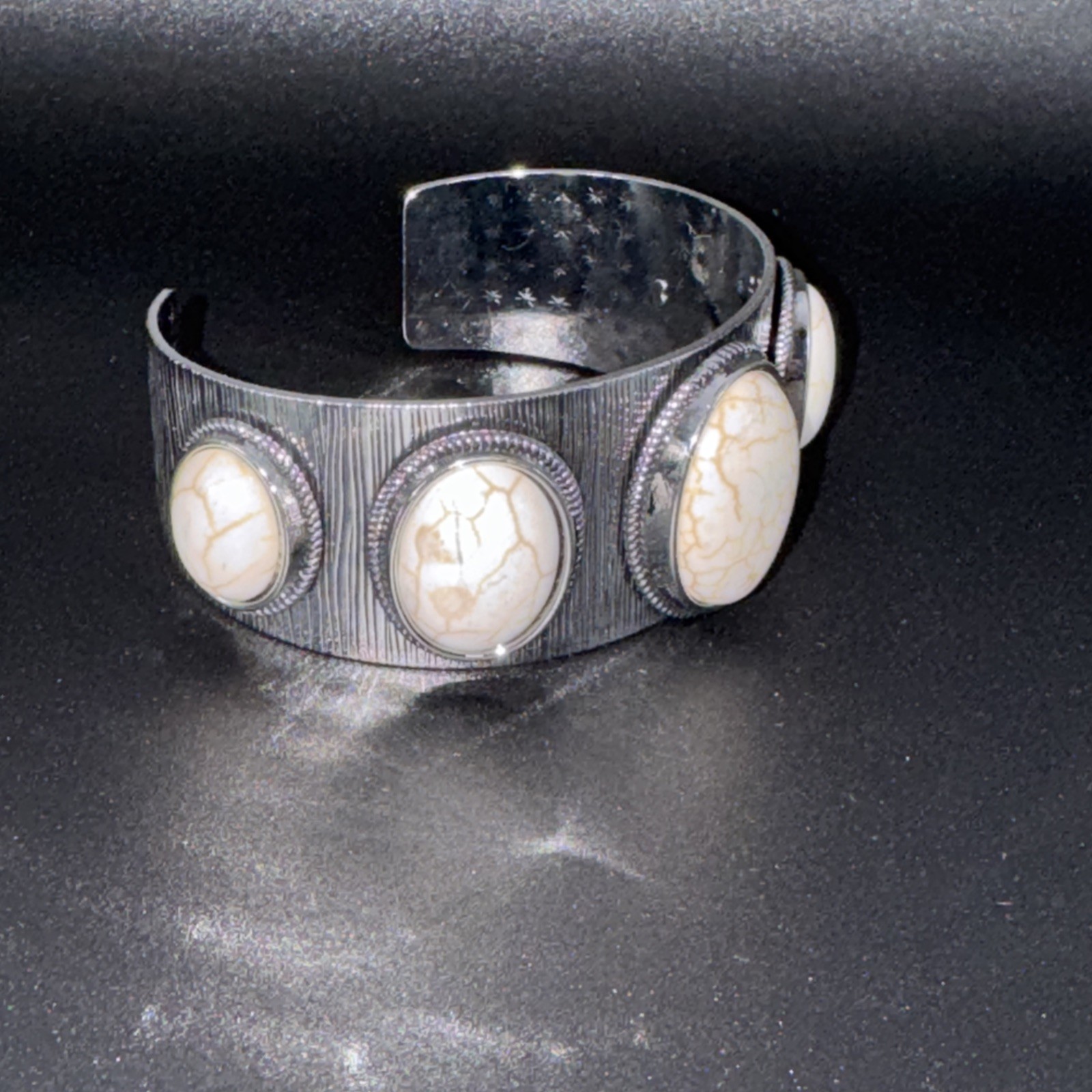 Heavy Silver Tone Faux Howlite Turquoise Cuff Bracelet 7.5″ Southwestern Boho