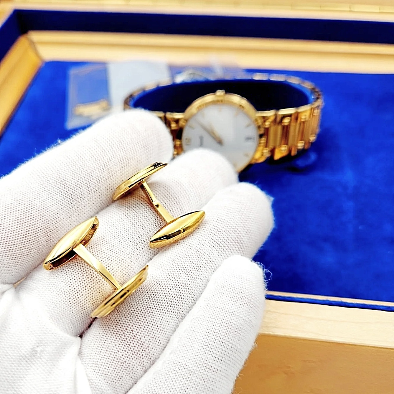 Men’s Piaget 31mm Dancer Vintage Solid 18K Yellow Gold Band Watch w/ White Dial.