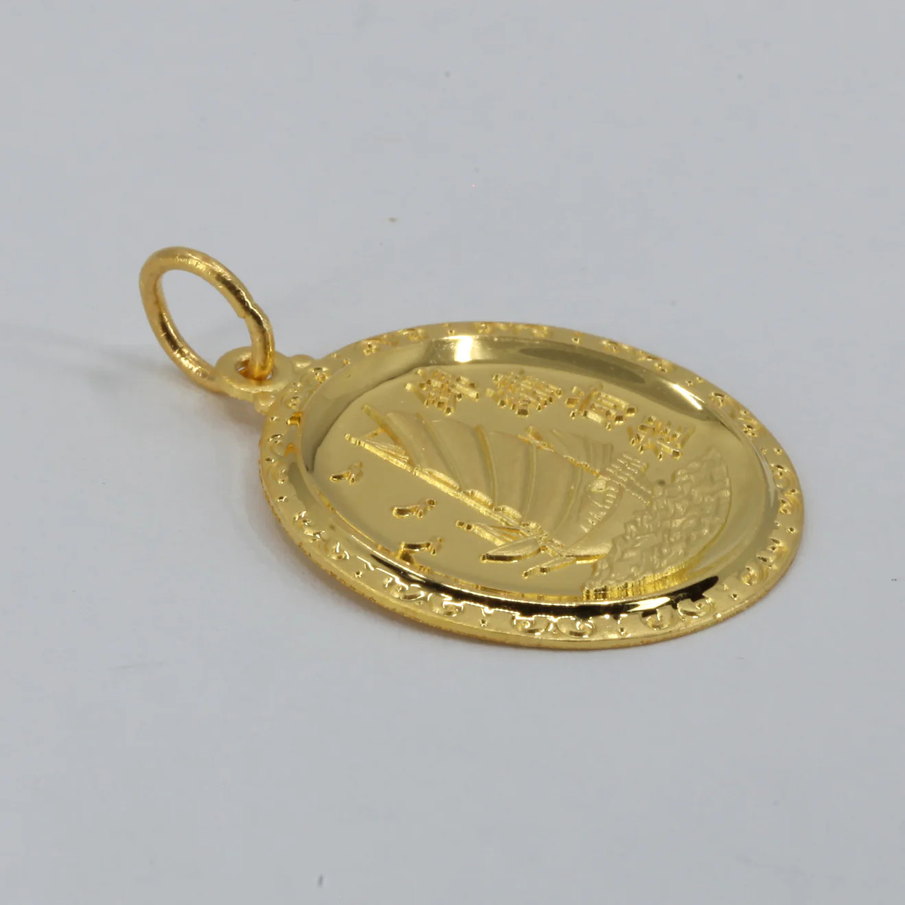 24K Solid Yellow Gold Round Sailboat Pendant 5.3 Grams