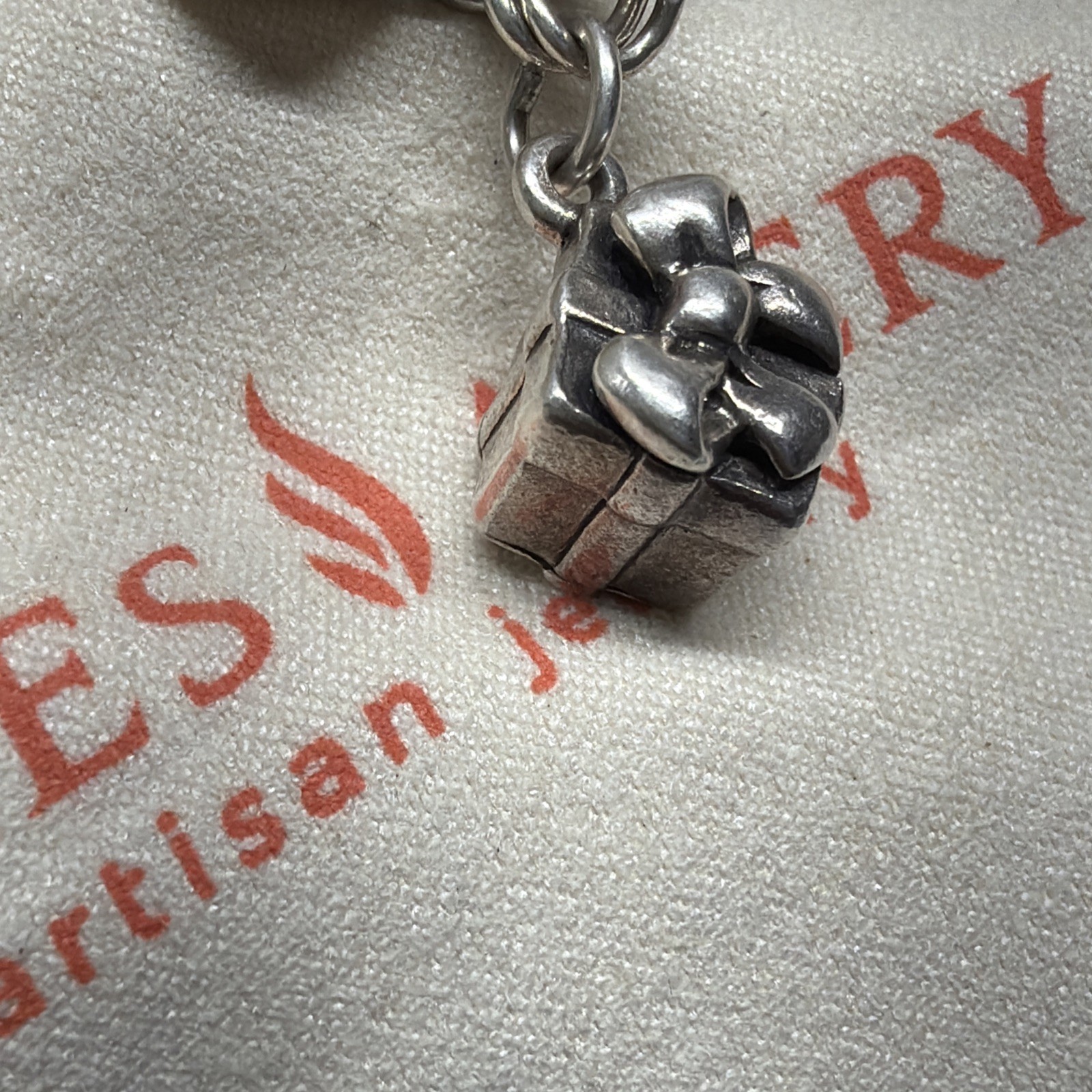 *RETIRED* – James Avery Sterling 3D Birthday or Christmas Present Gift Box Charm