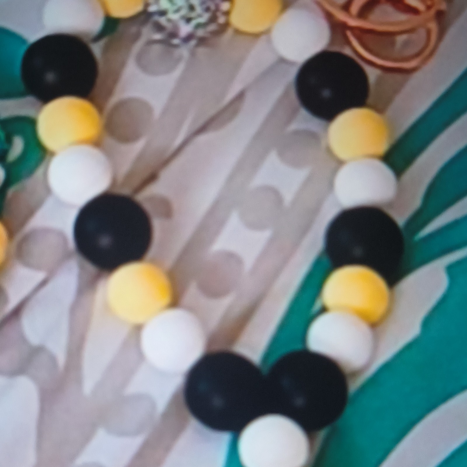 Black Yellow White Plastic Beaded Statement Necklace Strand Ball/Bead Chain