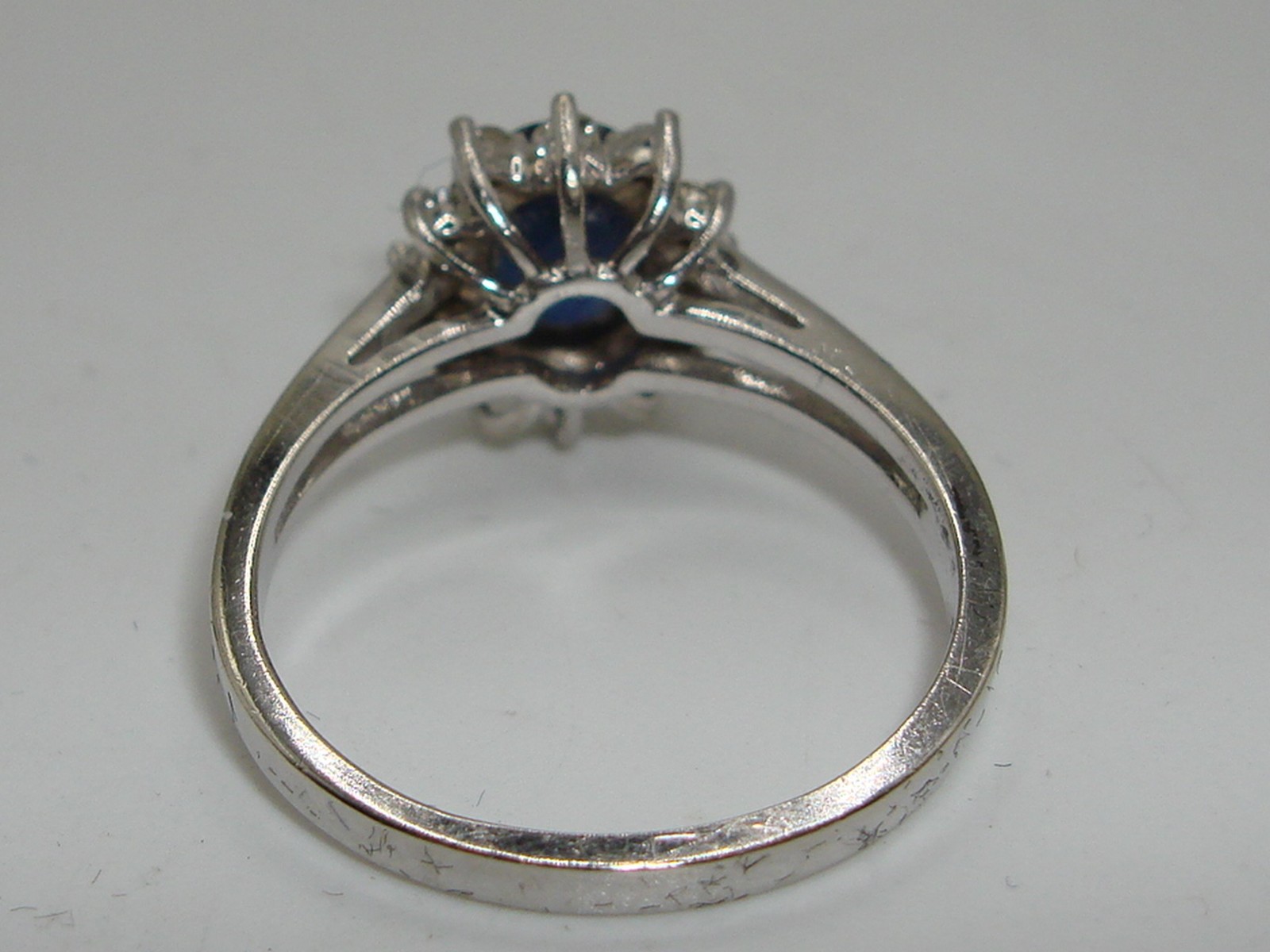 BEAUTIFUL 10K WHITE GOLD APPROX. 1.5+CTW SAPPHIRE & DIAMOND RING! SZ8