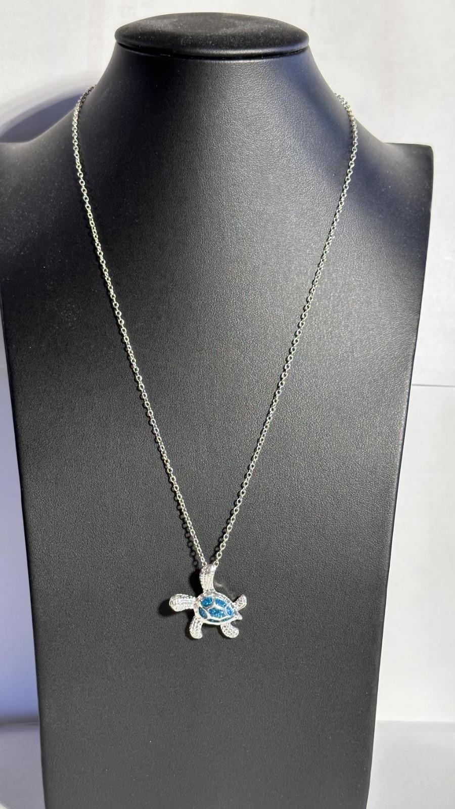Turtle Necklace on silver chain with 4″ext RS5/59