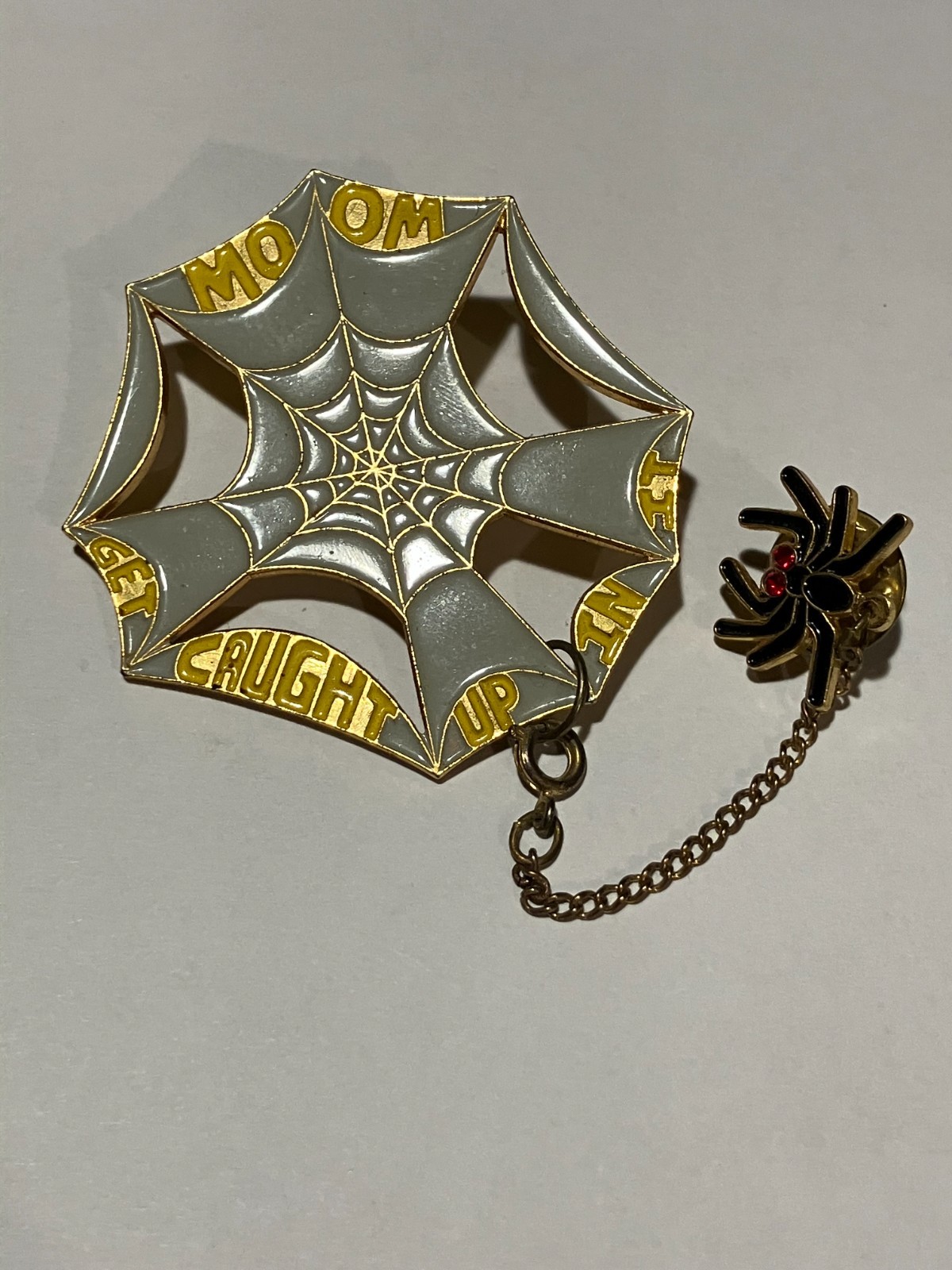 Vintage Odyssey of the Mind Missouri Spider pin 1996 MO OM “Get Caught Up In It”