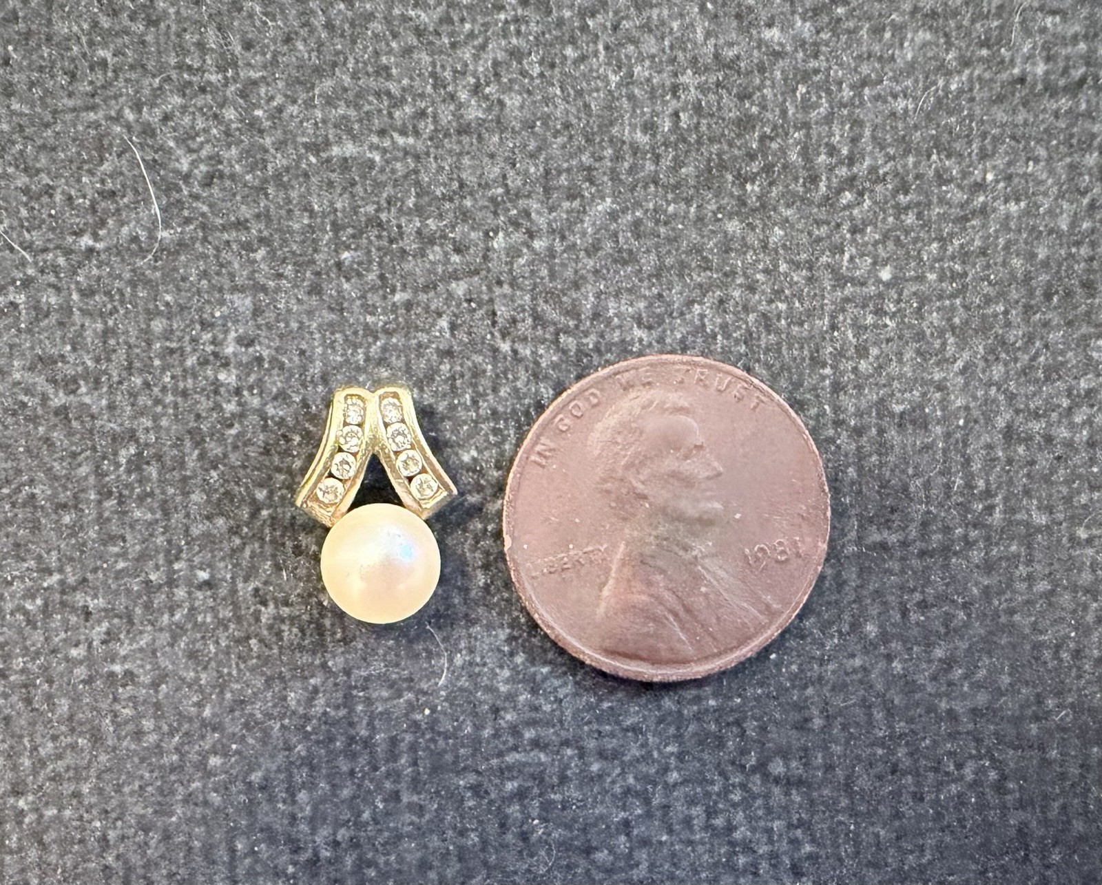 10K solid Gold Pearl Pendant with Accent Stones – Elegant Vintage Charm