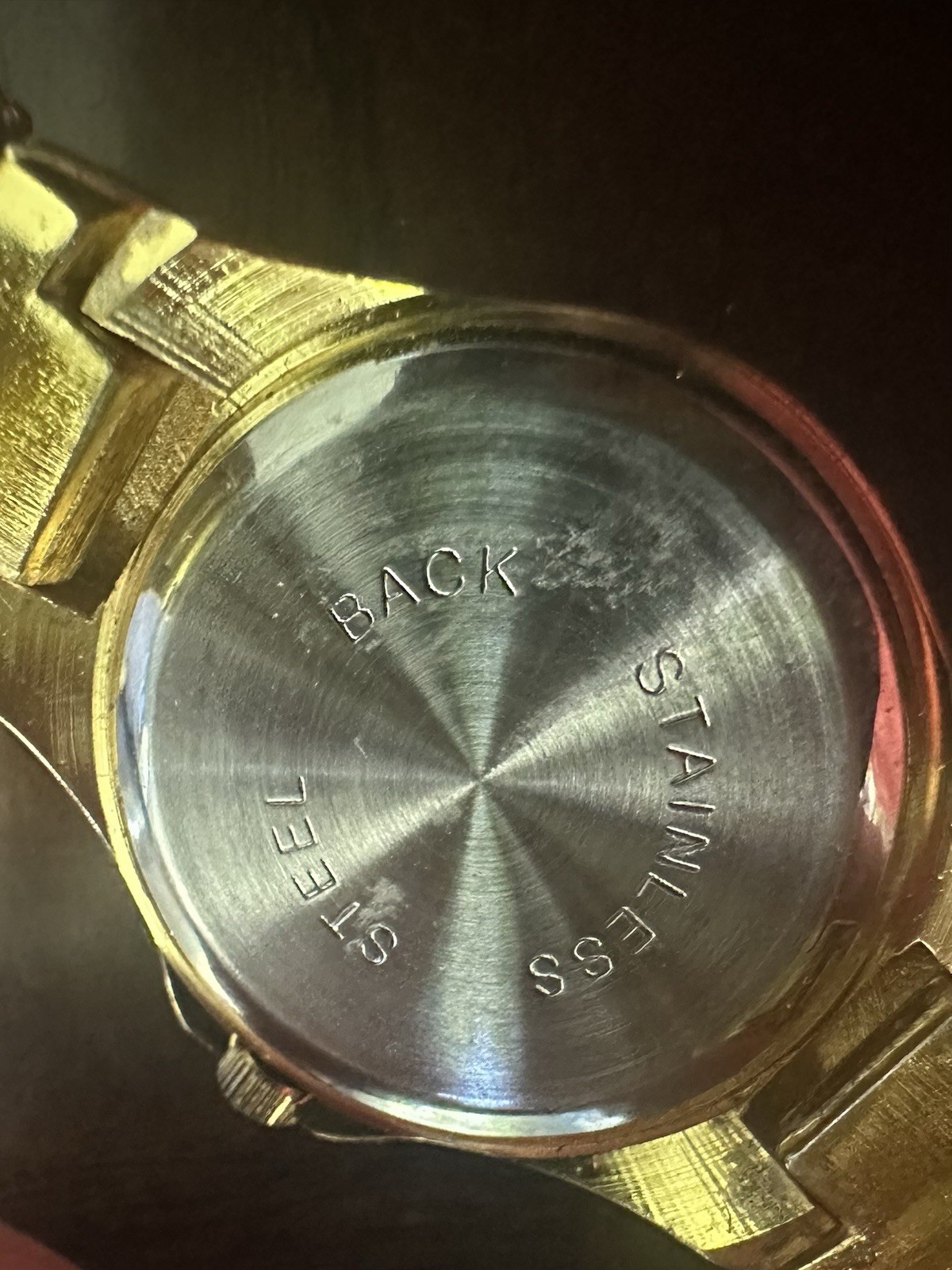 Quartz Analog Watch White Dial Gold Case Dot Indexes Gold Metal Bracelet