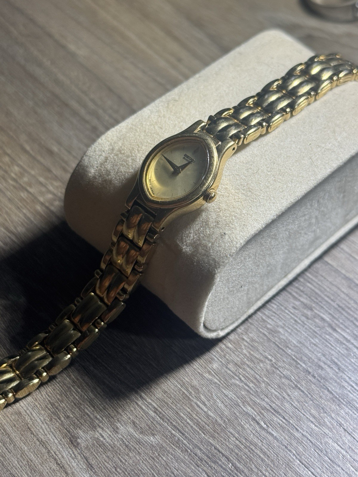 Seiko Quartz Women’s Dress Gold Tone Analog Round Bracelet Watch 12-Hour Dial