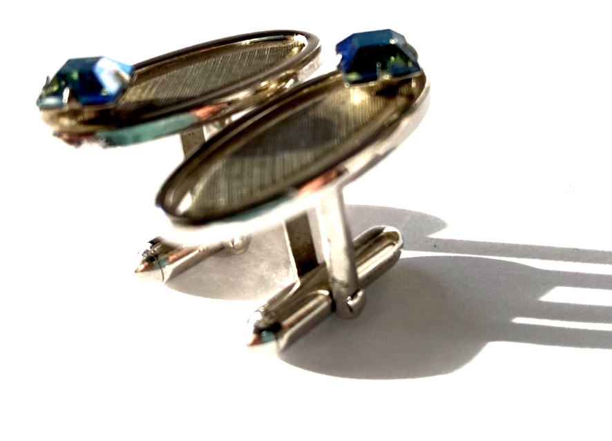 Beautiful Vintage Signed Swank 70s Sliver Tone Blue Rhinestone Cuff Links