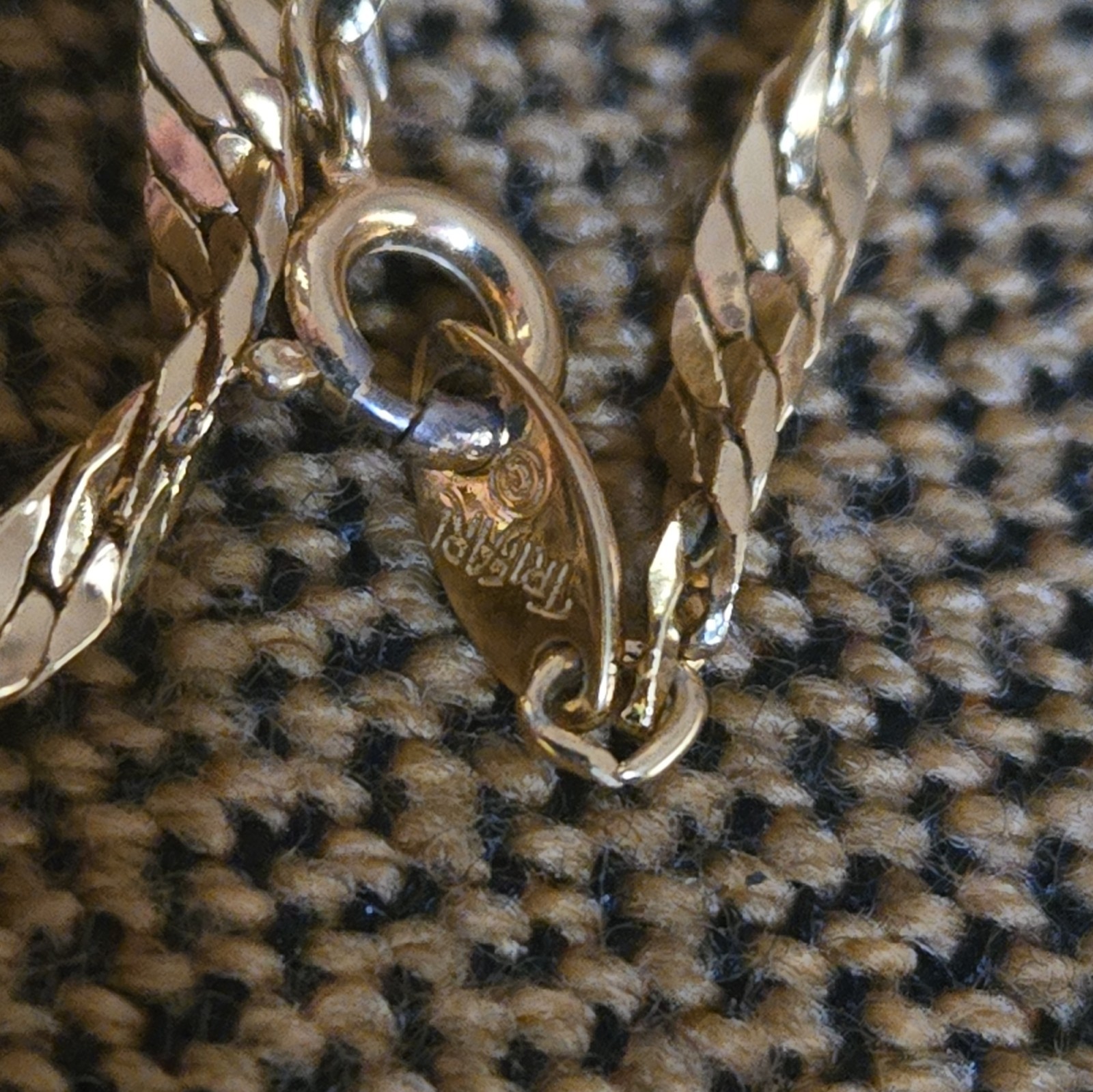 Trifari Silver Plated Herringbone Chain Necklace Lobster Clasp Signed No Stone