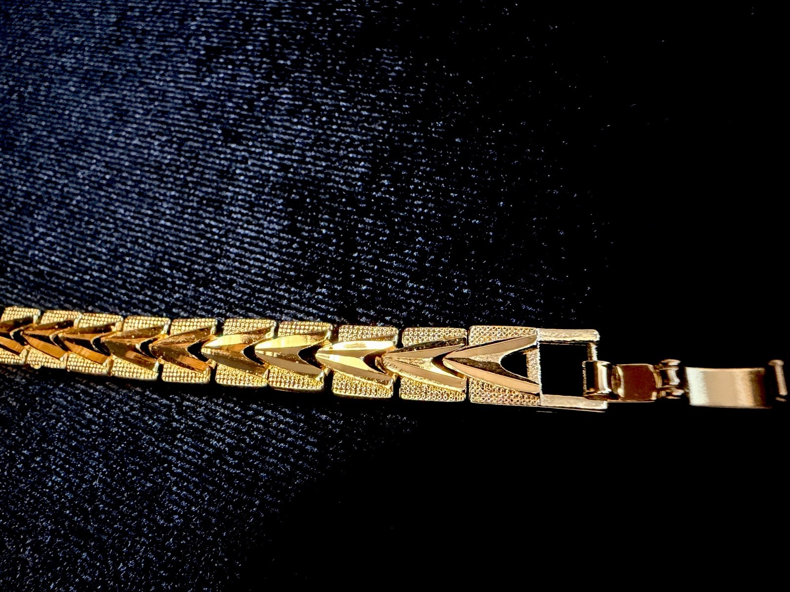 14K Gold Filled Chevron Diamond Cut Chain Link Bracelet 7in 8MM Metal Box Clasp
