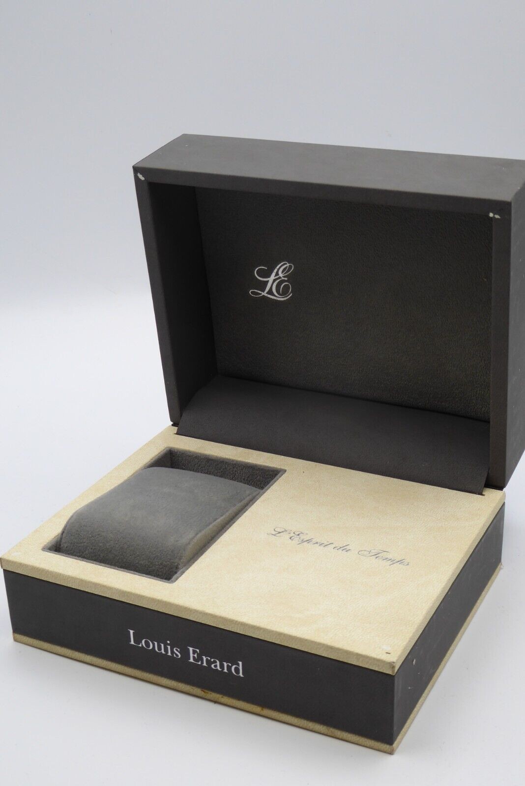 Louis Erard 1931, box