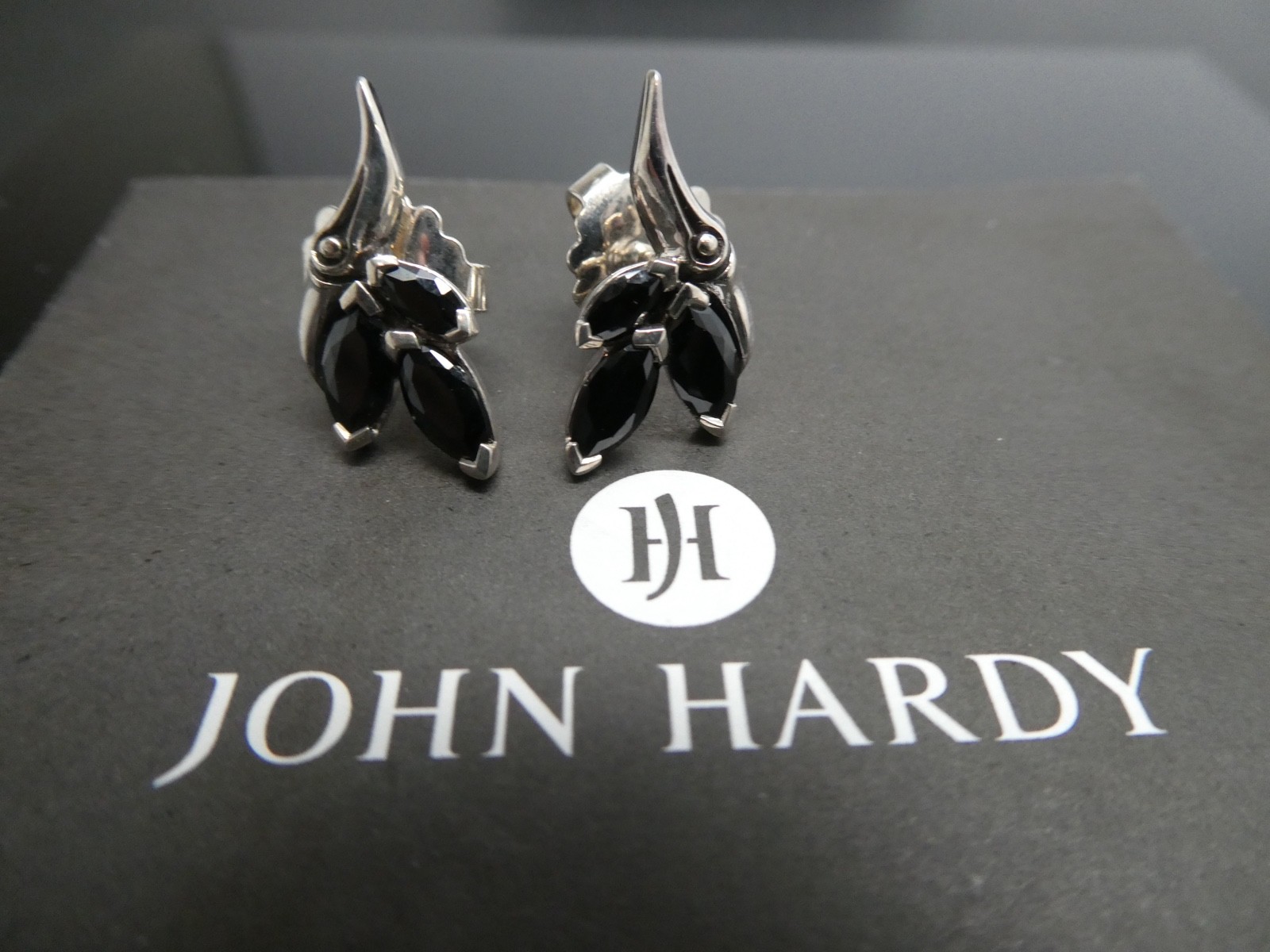 JOHN HARDY Bamboo BLACK SPINEL Leaf Stud Sterling Silver 925 Earrings NEW