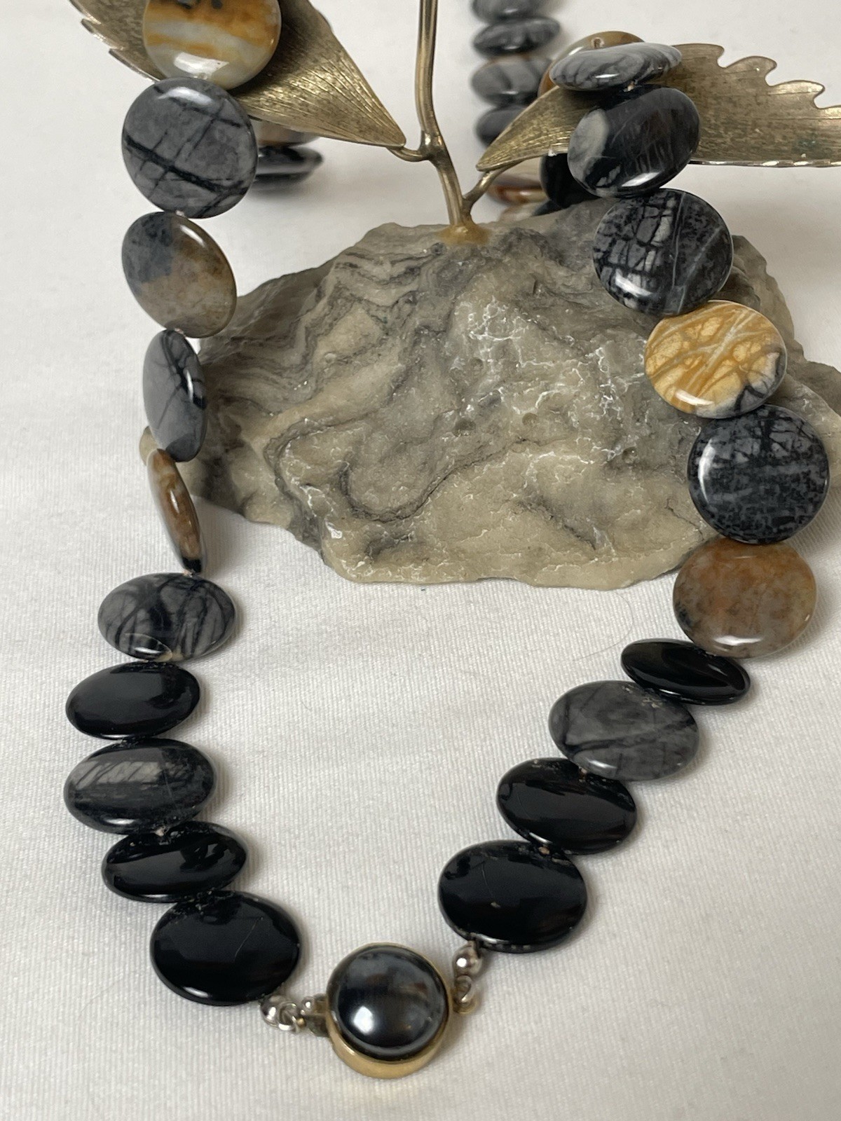 Vintage Disc Link Necklace 28” Gray Beige Streaked Faux Stones Box Clasp