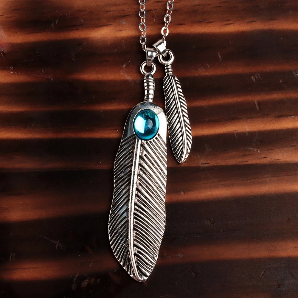 Resident Evil 2 Claire Redfield Feather Pendant Necklace Cosplay Collectible Gif