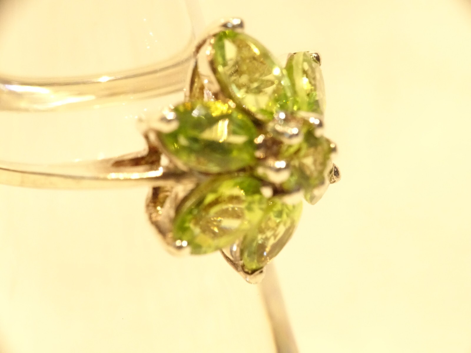 Very Nice Sterling Silver Light Green Tourmaline Classic Flower Size 6 Ring