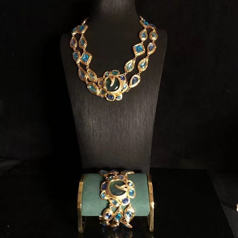 Vintage Blue Crystal Jewelry Set Necklace Bracelet Gold Tone Statement
