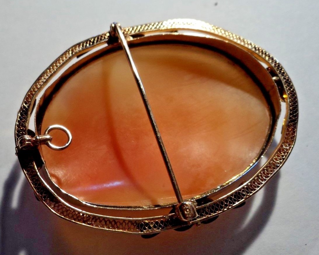 Antique 10K YG Hardshell Cameo 2.2″ Pendant Brooch Pendant Orig. Leather Box 15g