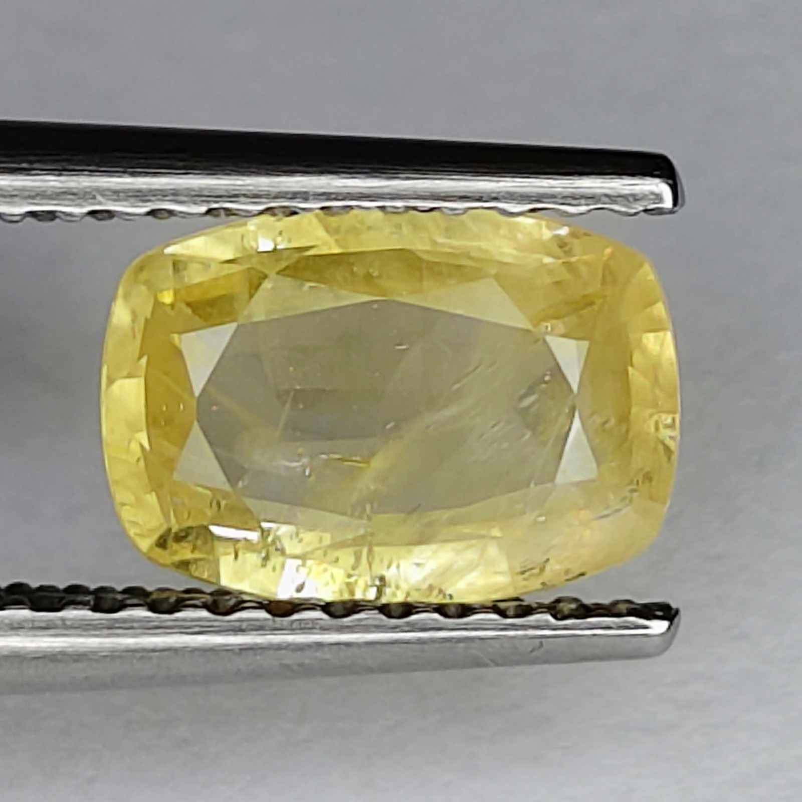 AMAZING NATURAL 1.64Cts BEAUTIFUL YELLOW SAPPHIRE.