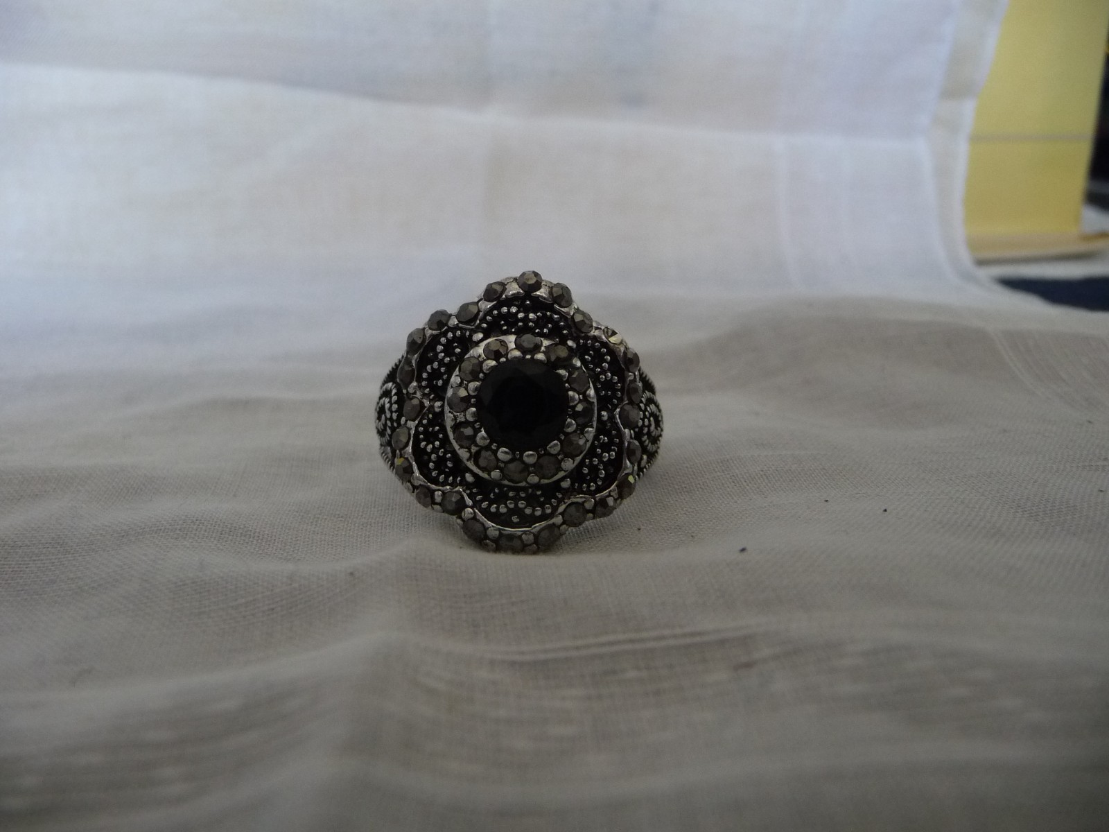 TEXTURED SILVER TONE FRAMED BLACK STONES W RHINESTONE AS IS SZ 8.5 RING #24/7-5