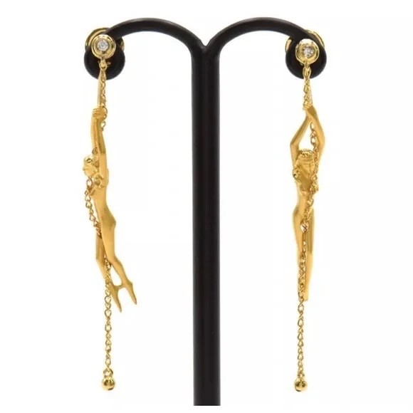 Carrera Y Carrera 18k Yellow gold Godess Earrings with diamond pierced