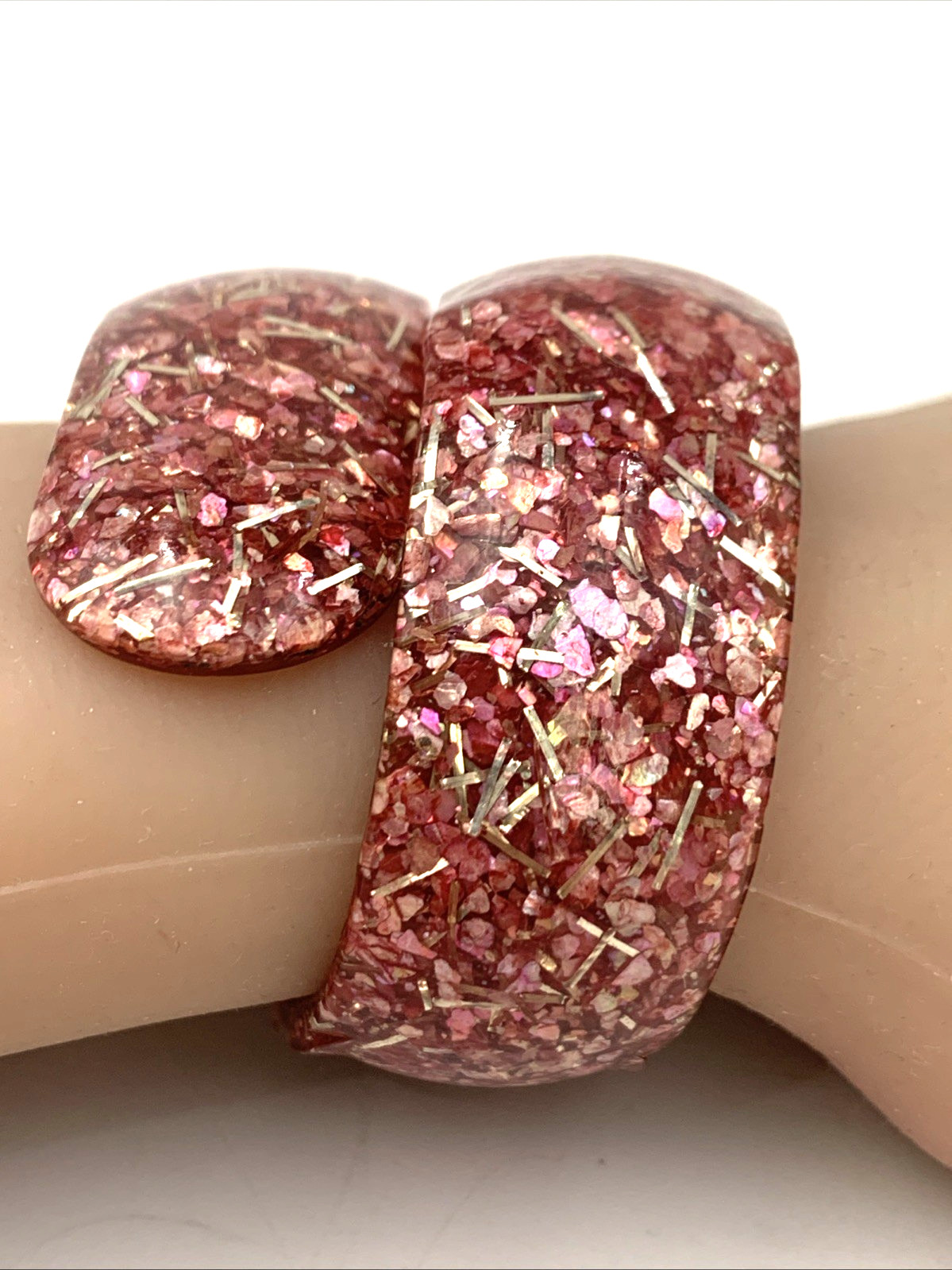 VTG Silver & Pink Glitter Confetti Lucite Clamper Hinged Wide Bangle Bracelet