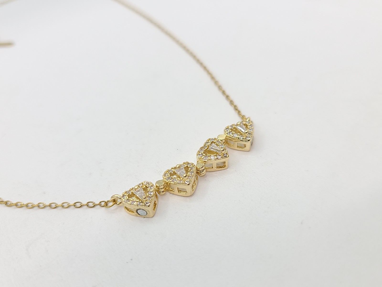 Helloice Micro Pave Magnetic Four-Heart Clover Deformed Necklace 18k Gold Plated