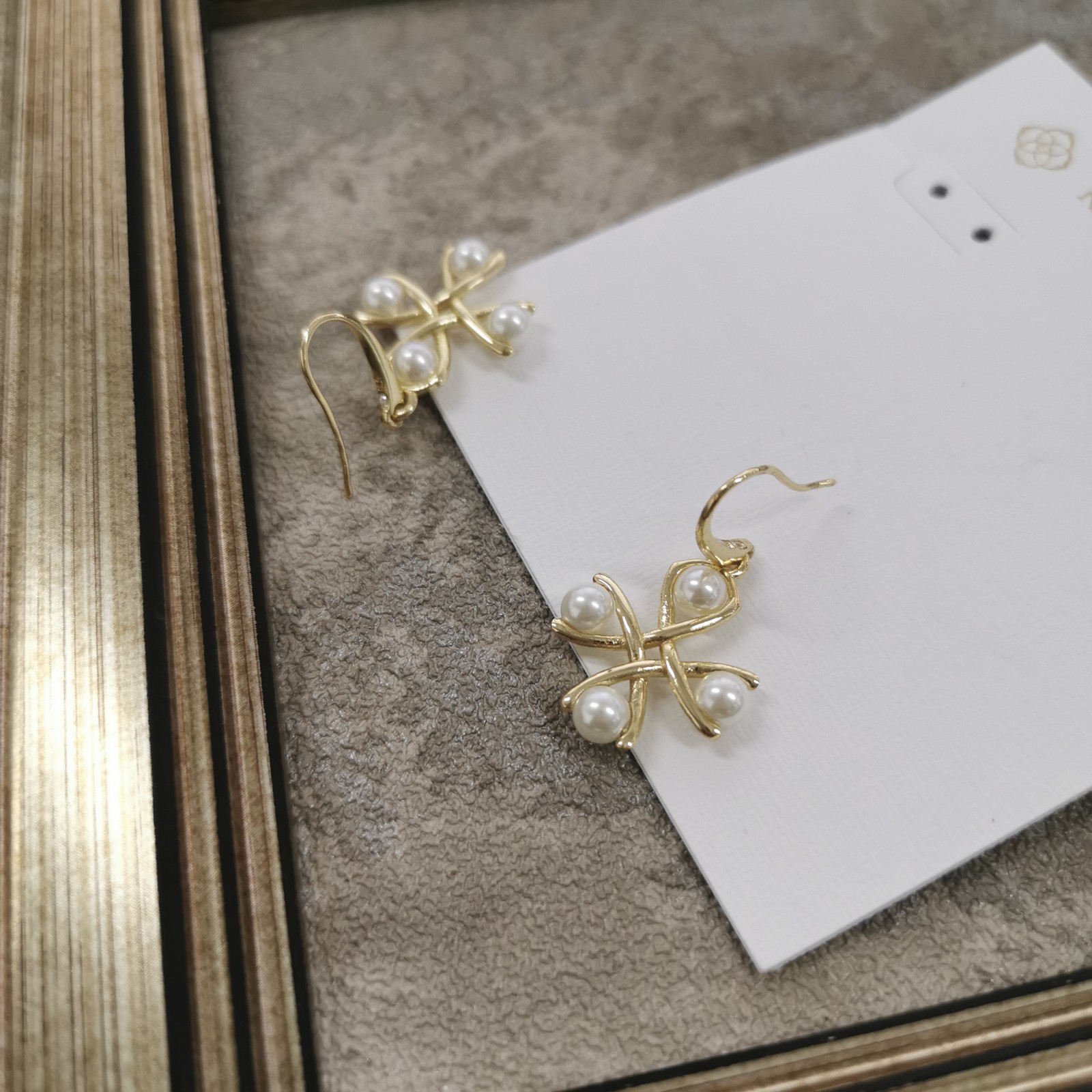 Kendra Scott Everleigh Gold Pearl Drop Earrings on-trend Jewelry