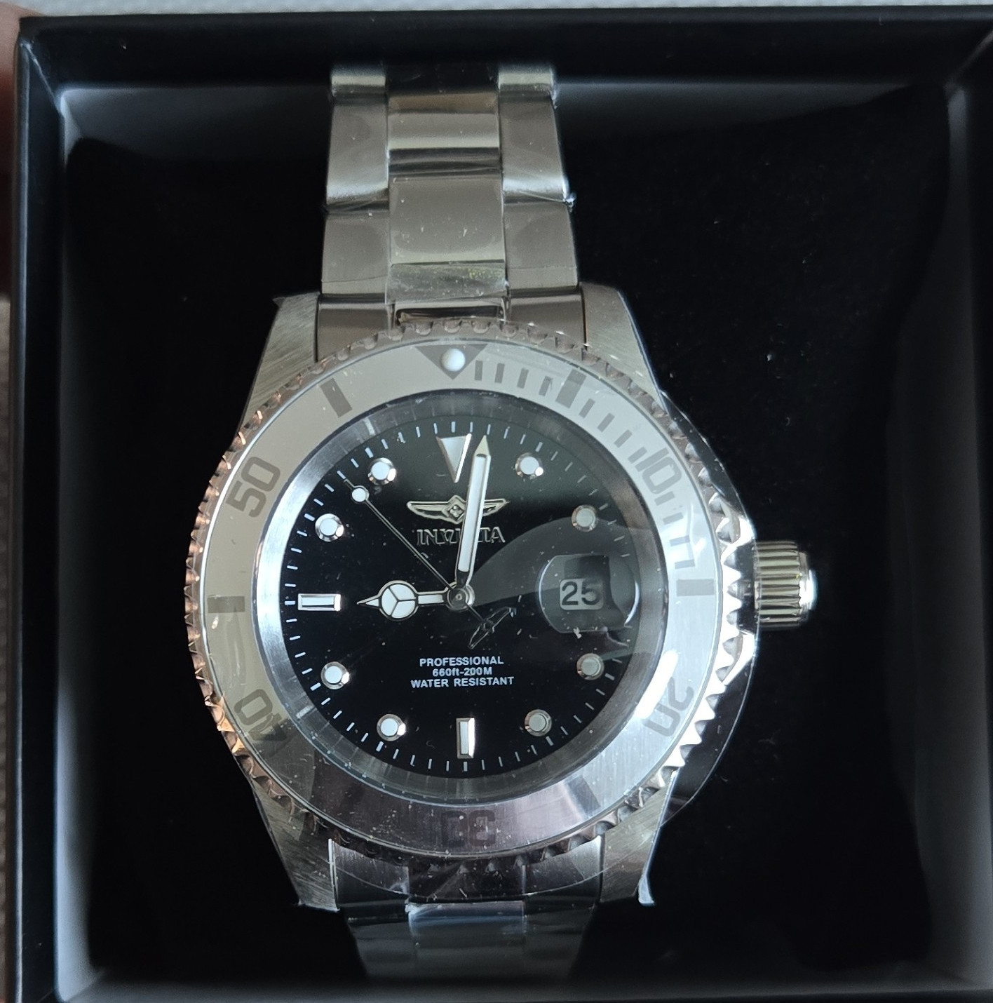 Invicta Professional Men’s Diver 200m Quartz Black Dial Date SS Watch w/Box