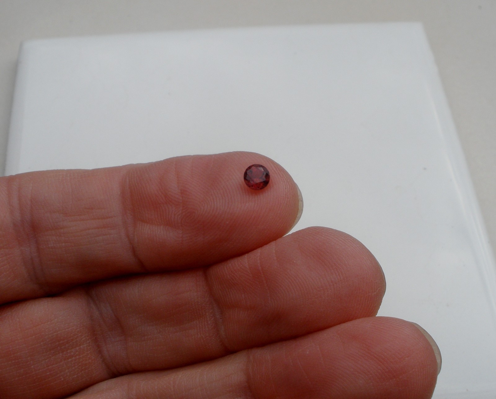 Natural Garnet round shape loose faceted gem 4mm