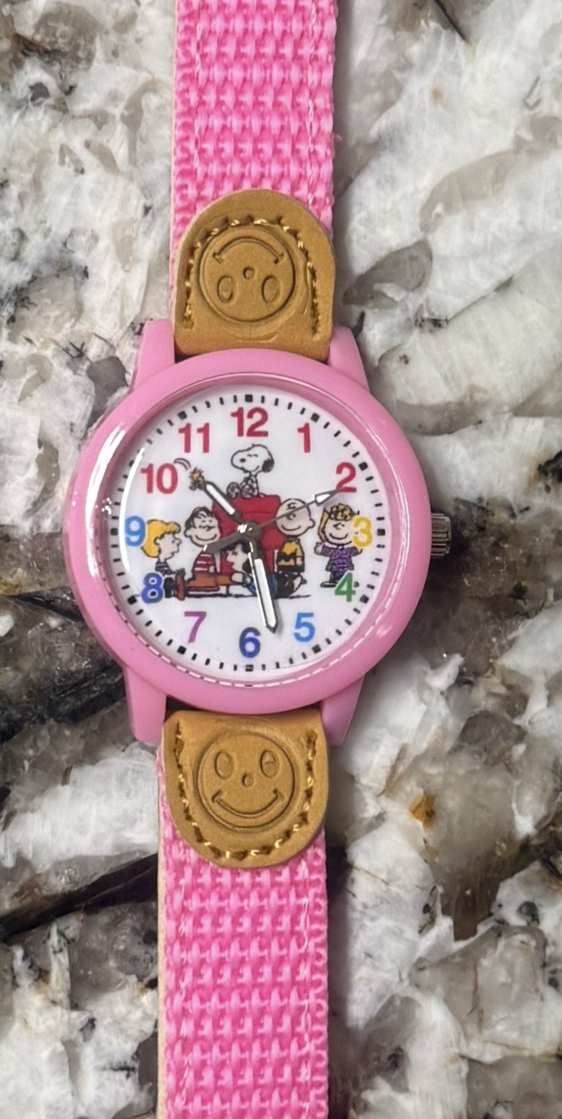 V886 QUARTZ MOVEMENT PINK SNOOPY WATCH KID/ADULT