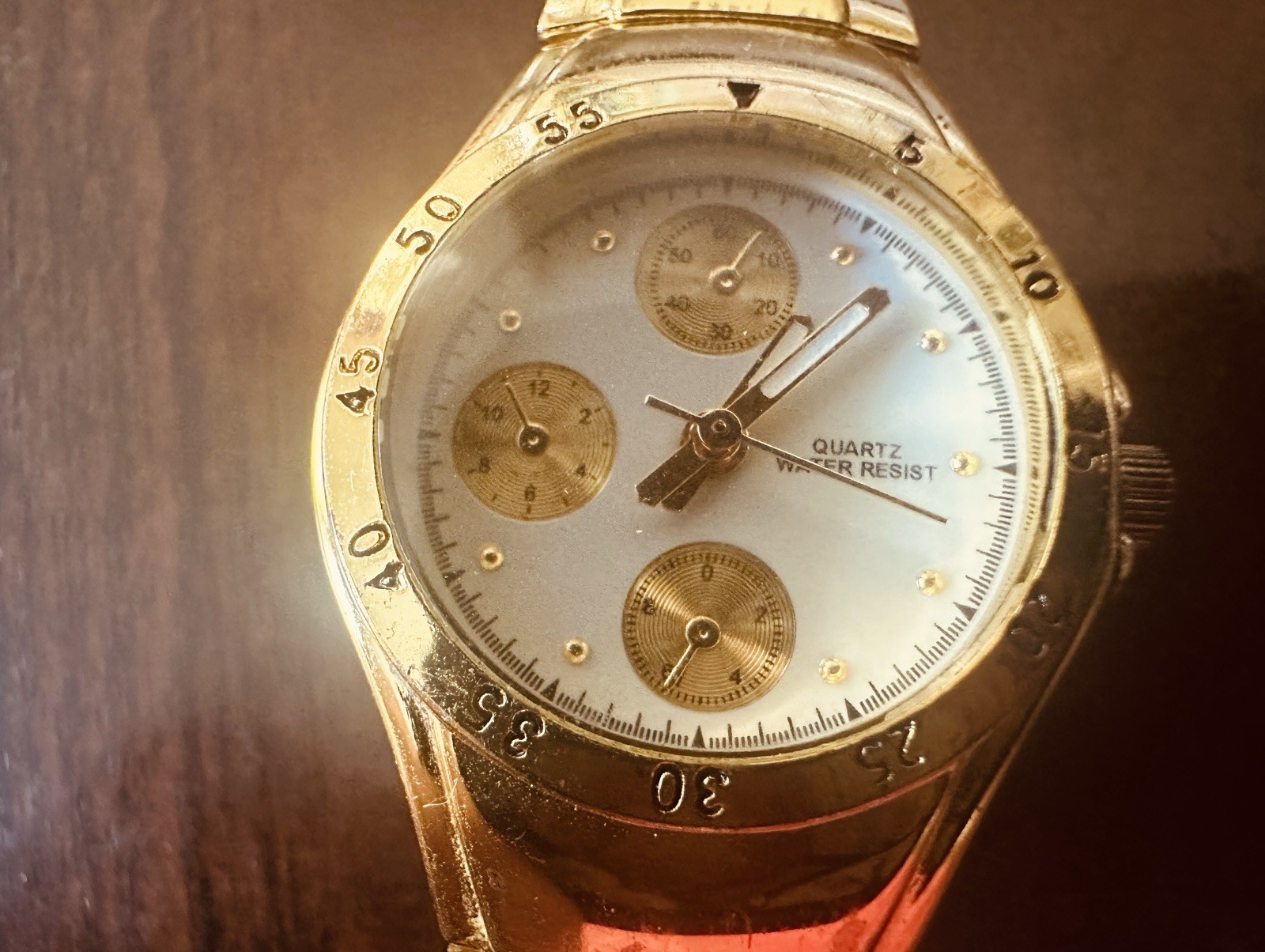 Quartz Analog Watch White Dial Gold Case Dot Indexes Gold Metal Bracelet