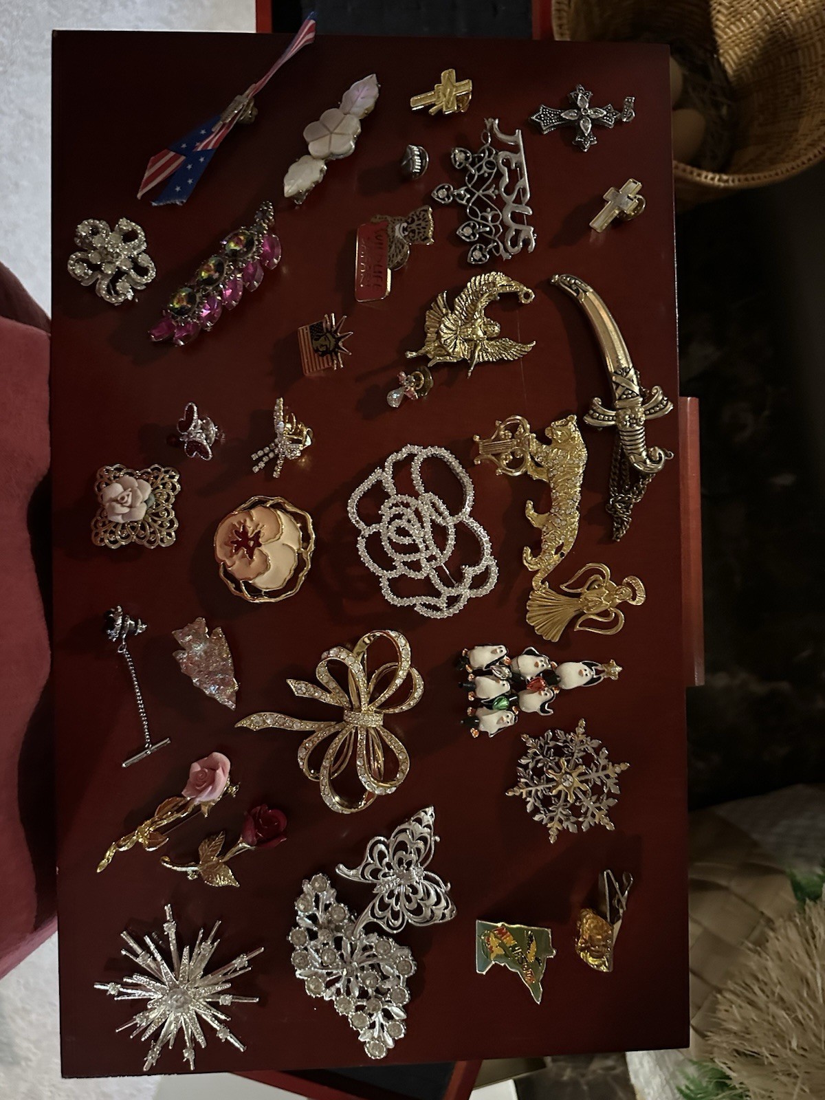 Lot Of 34 Fashion Pins