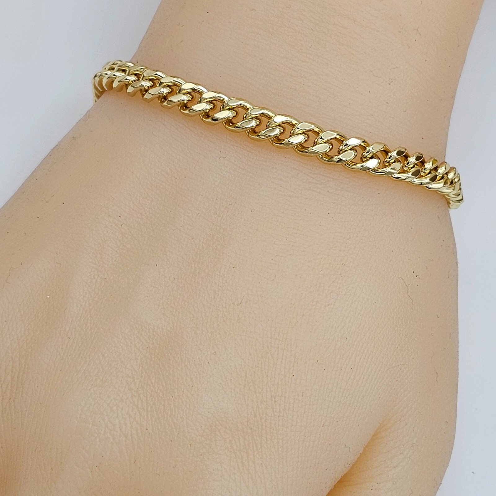14K Gold Plated 5.5mm Cuban Chain Bracelet. 7.5 in. L Oro Laminado. Unisex