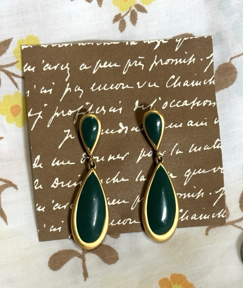 Green Teardrop Dangle Earrings Gold Tone Pierced Vintage Style