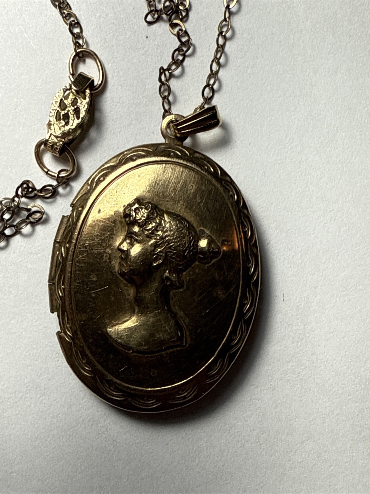 Necklace Pretty Locket Gold Filled ? Victorian Pretty Lady 100 Years Left Facing