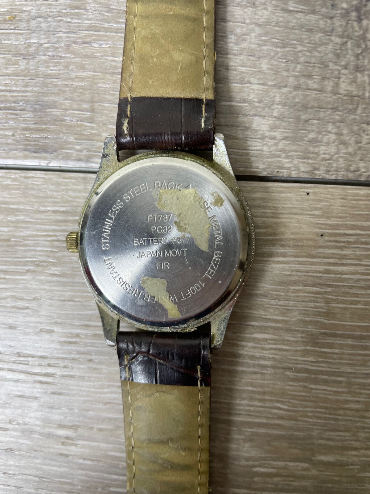 Date Watch Water Resistant 100 ft Green Face Not Working