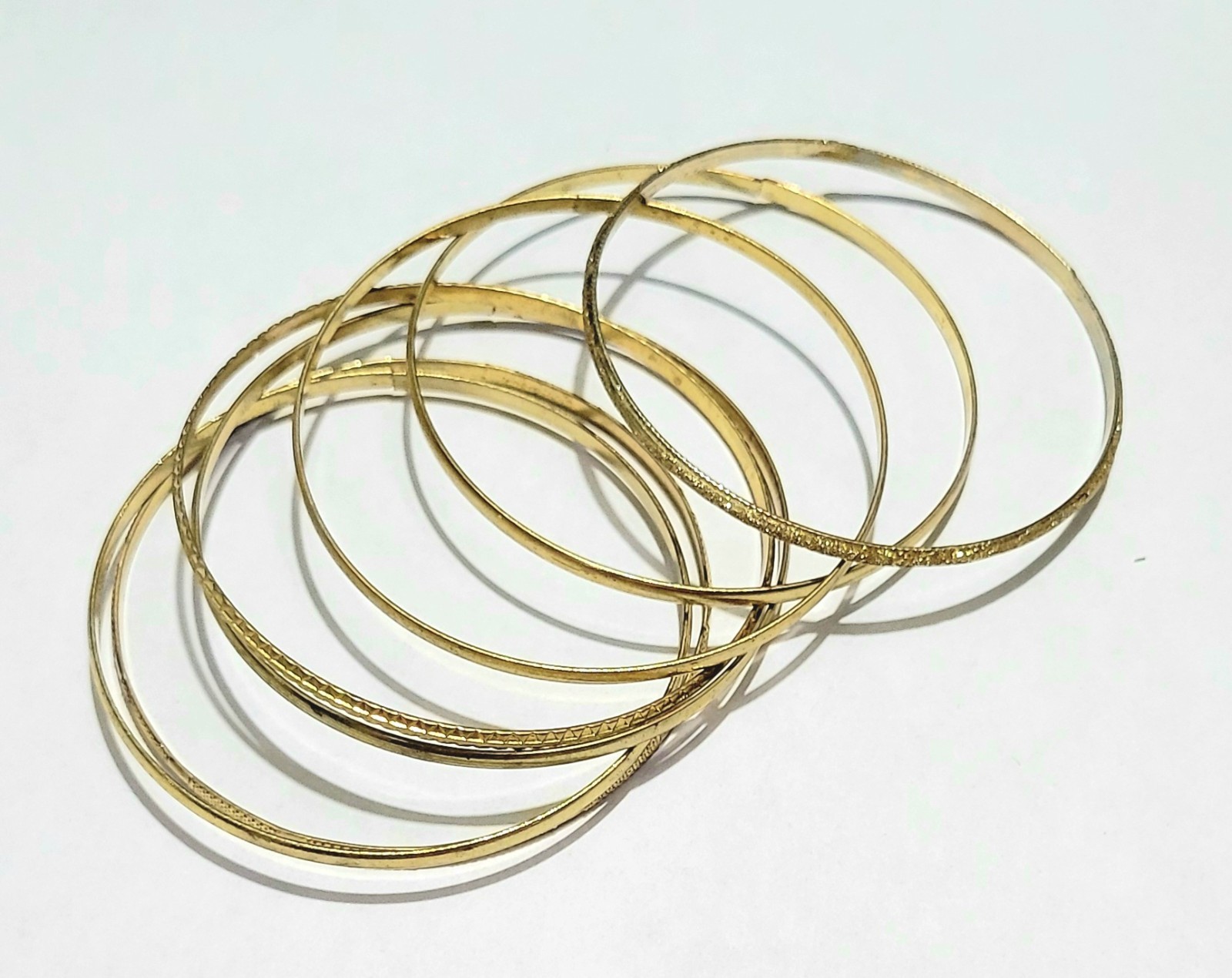 Vintage Beautiful Bangle Bracelet Set of 7 Gold Tone Texture 1/8″ x 2 5/8″