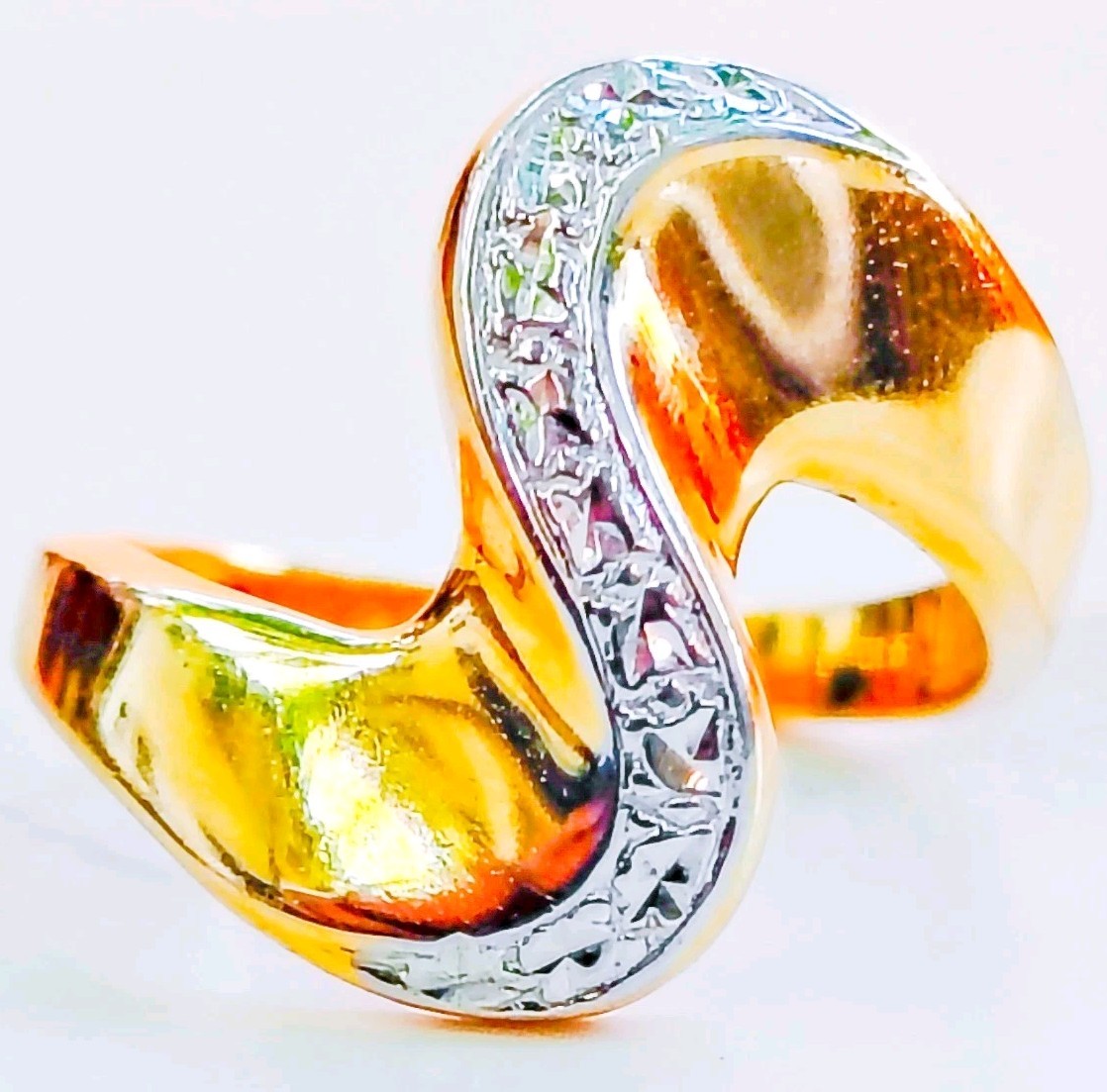 Vintage Michael Anthony 14K Yellow & White Gold Wave Ring • Size 6 • 3.00g