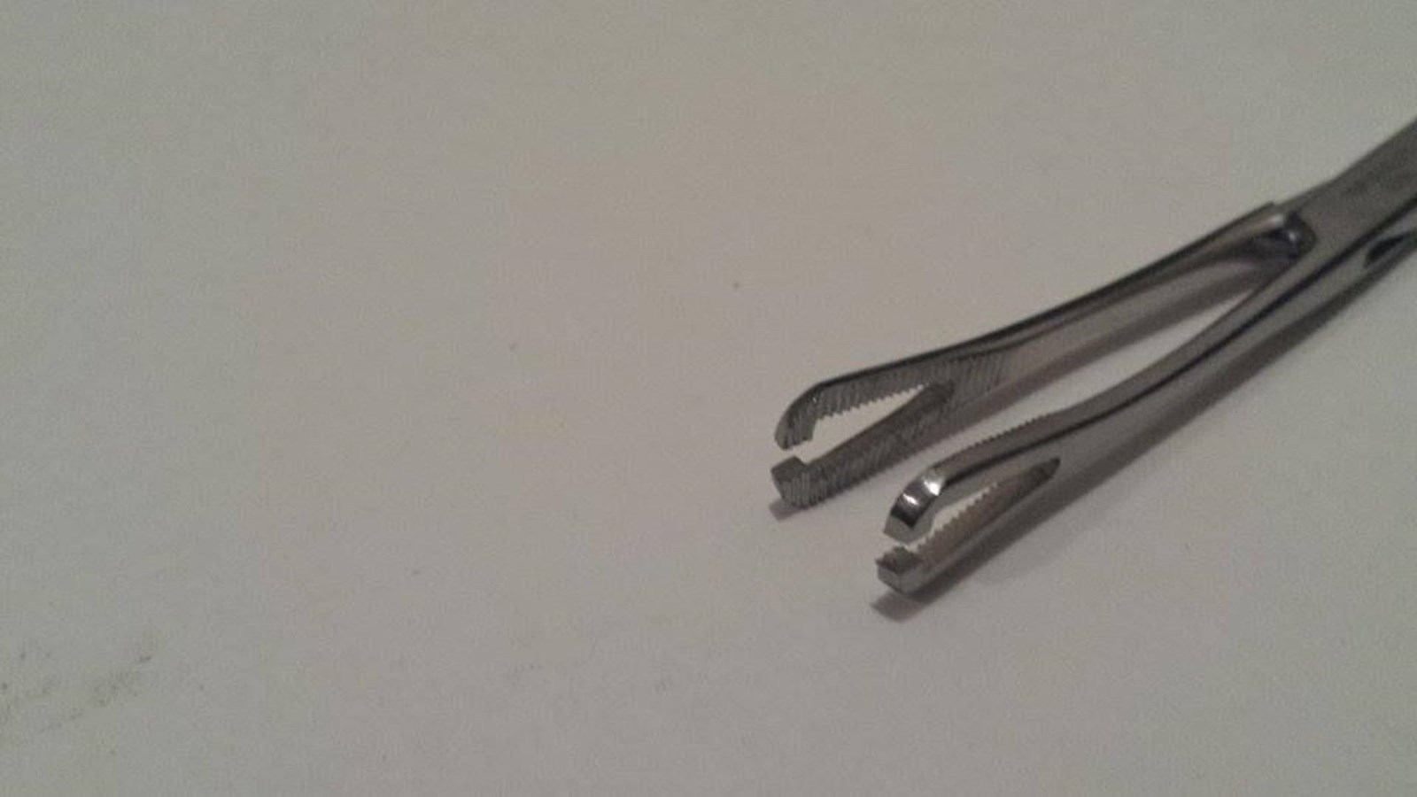 Body Piercing MINI Slotted 6″ Pennington Clamp Forceps Tongue Belly Nose
